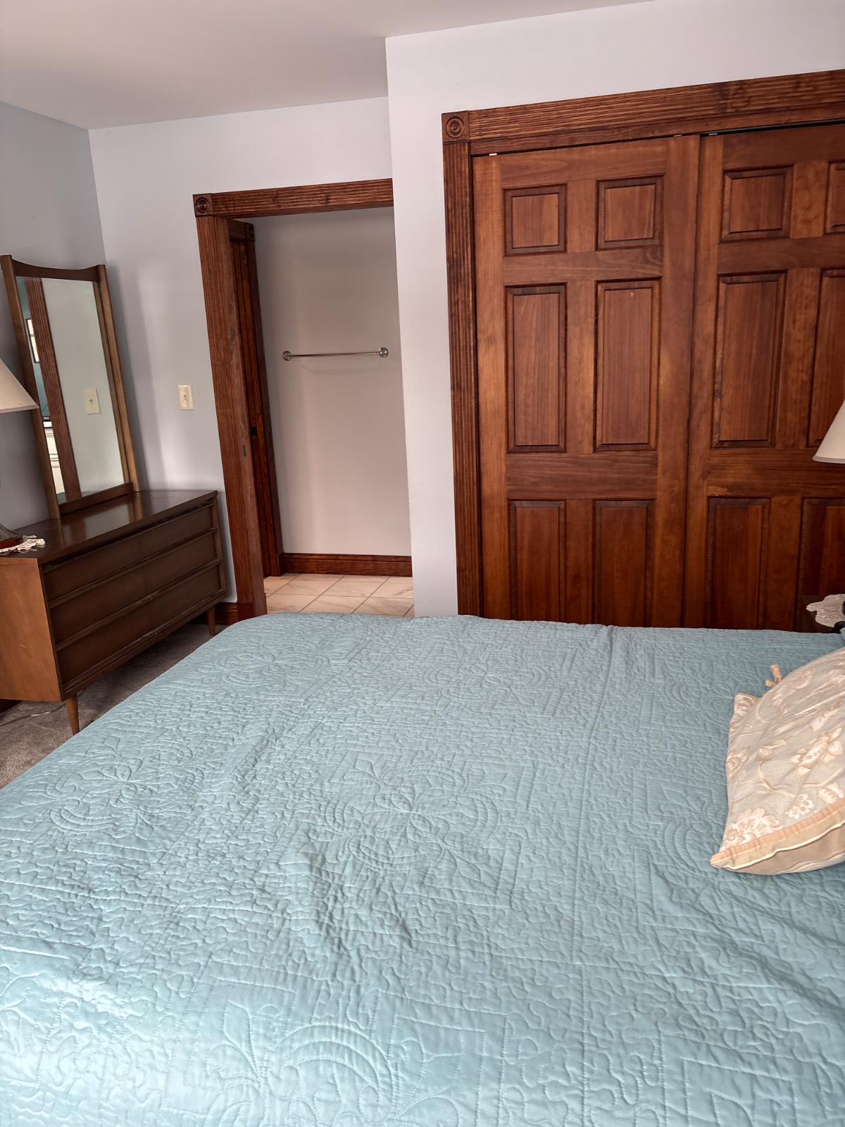 Downtown 1BR Apt/Eat in Kitchen/Living Area/Ensuite Bathroom with Separate Entrance - Photo 5