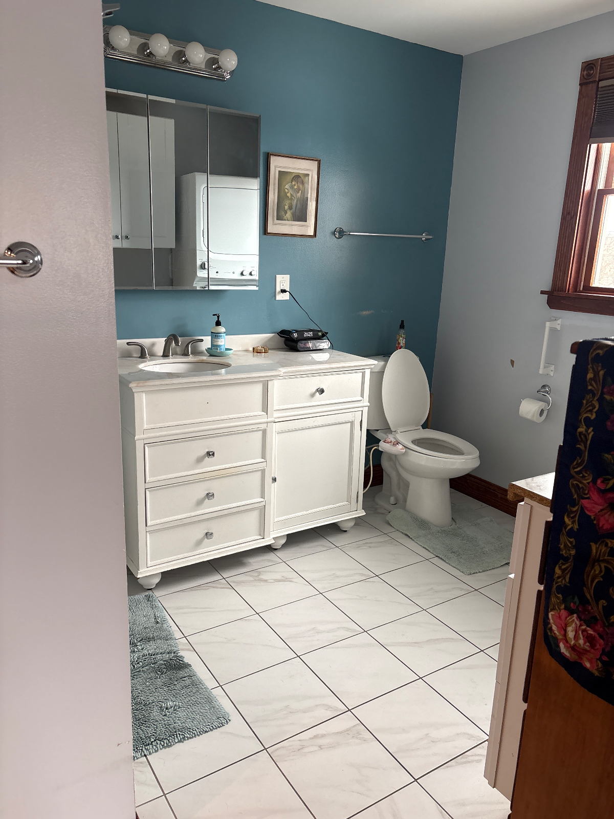 Downtown 1BR Apt/Eat in Kitchen/Living Area/Ensuite Bathroom with Separate Entrance - Photo 6