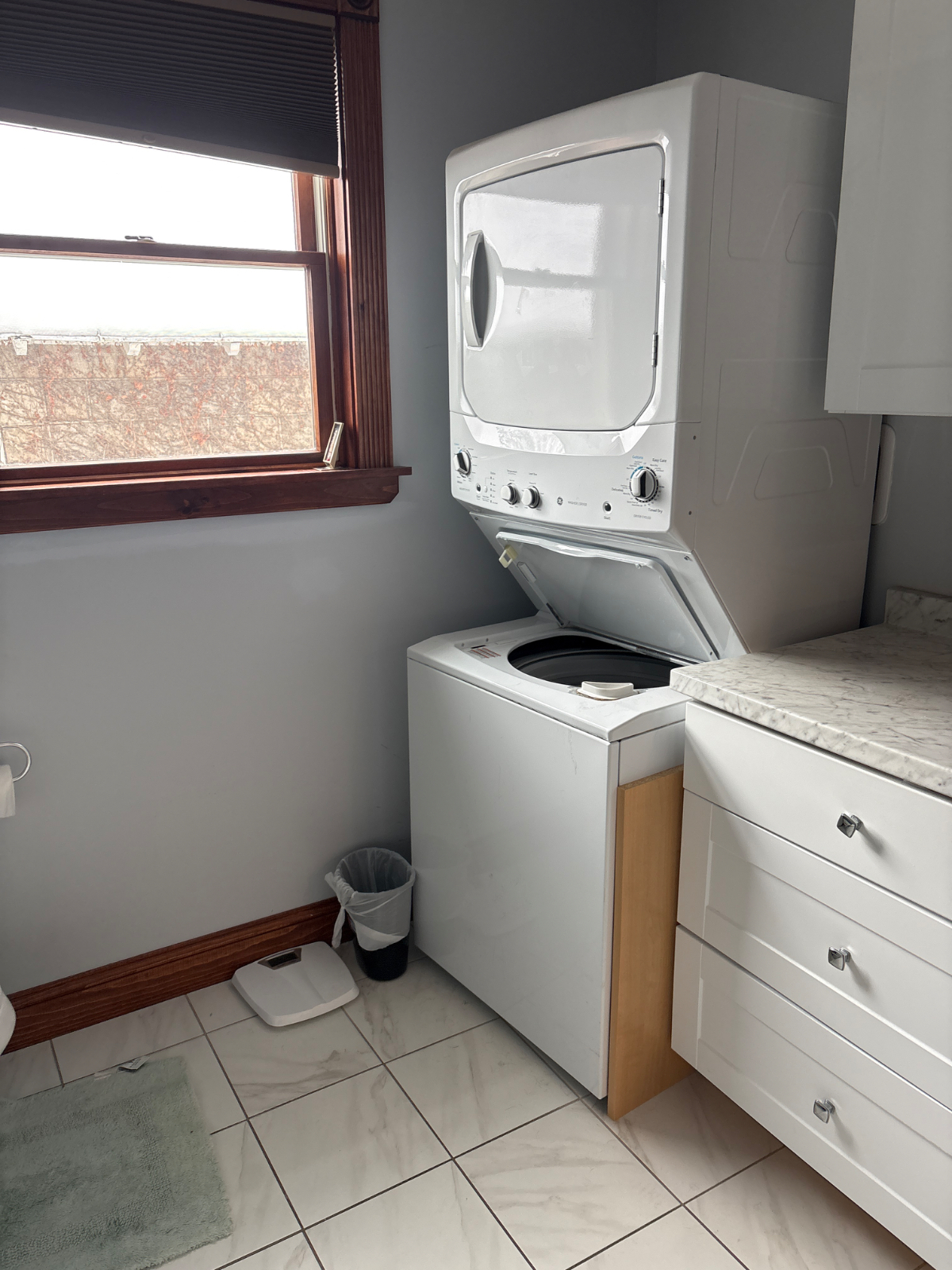 Downtown 1BR Apt/Eat in Kitchen/Living Area/Ensuite Bathroom with Separate Entrance - Photo 7