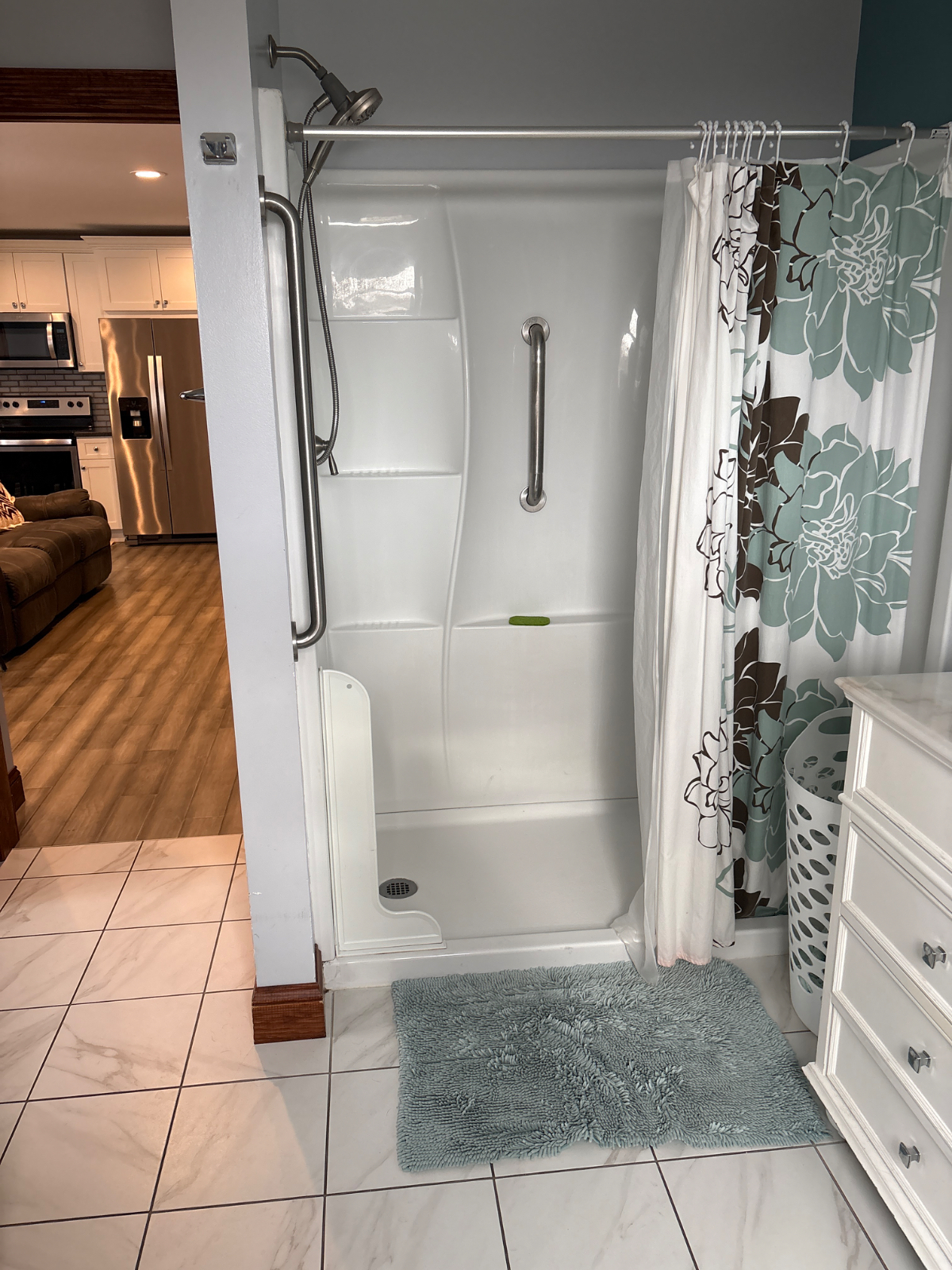 Downtown 1BR Apt/Eat in Kitchen/Living Area/Ensuite Bathroom with Separate Entrance - Photo 8