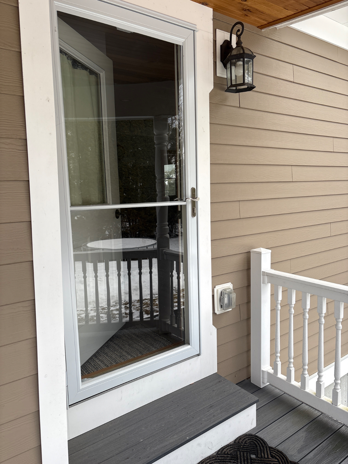 Downtown 1BR Apt/Eat in Kitchen/Living Area/Ensuite Bathroom with Separate Entrance - Photo 10