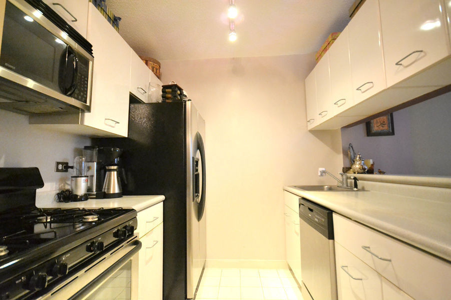 700 sf ft Furnished 1BR w/Private Patio - Battery Park City - 30 plus Days - Photo 3