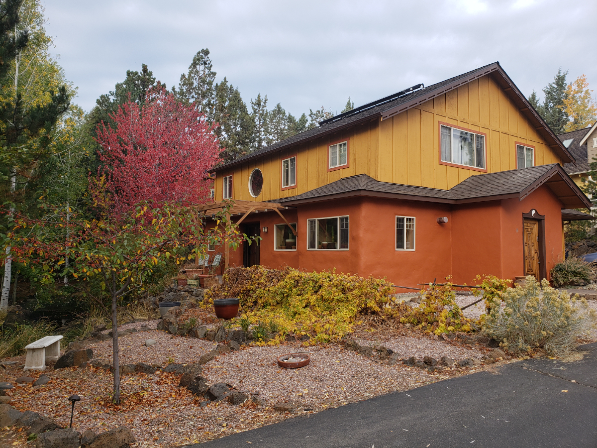 Cozy Warm House within walking distance of St Charles Hospital - Photo 1