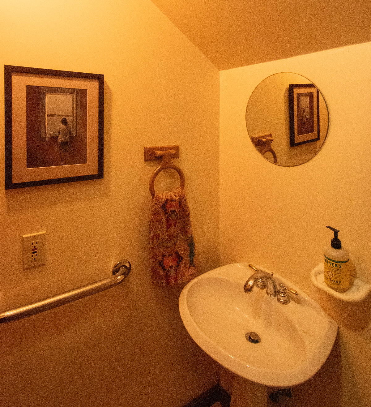 Cozy Warm House within walking distance of St Charles Hospital - Photo 6