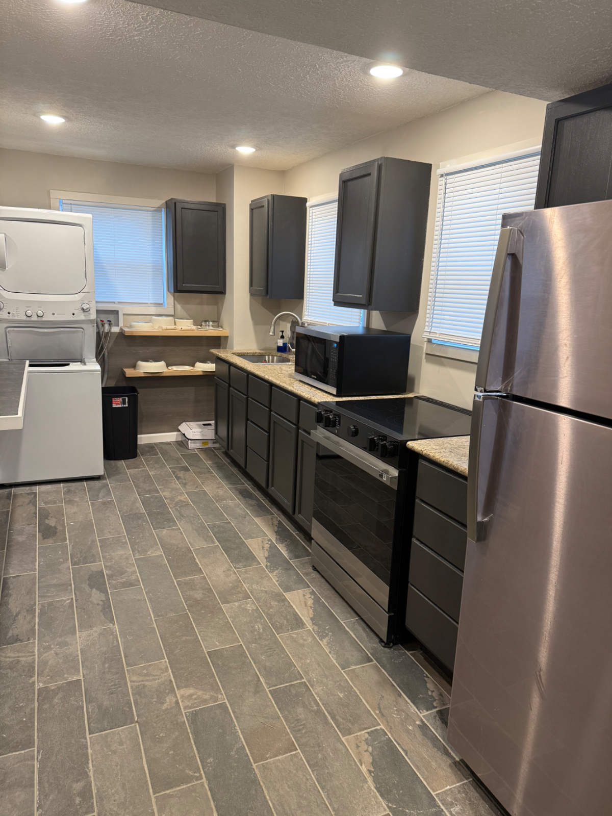 Westover - Furnished 1st Floor Duplex - Photo 3