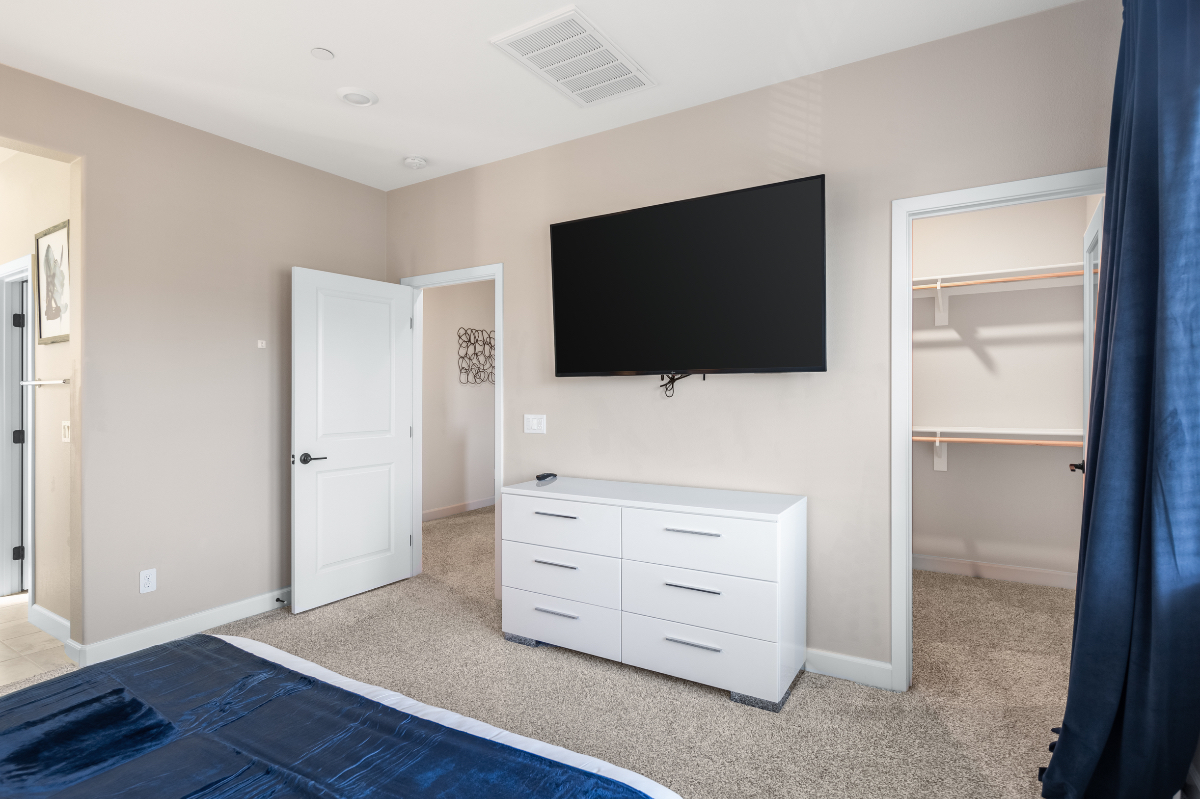 Modern Furnished 3BR Townhome - Ideal for Mid-Term Stays - Photo 4