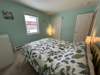 Quiet Furnished Room in Shared Home/ Ideal for Healthcare Professionals - Photo 1