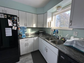 Quiet Furnished Room in Shared Home/ Ideal for Healthcare Professionals - Photo 12