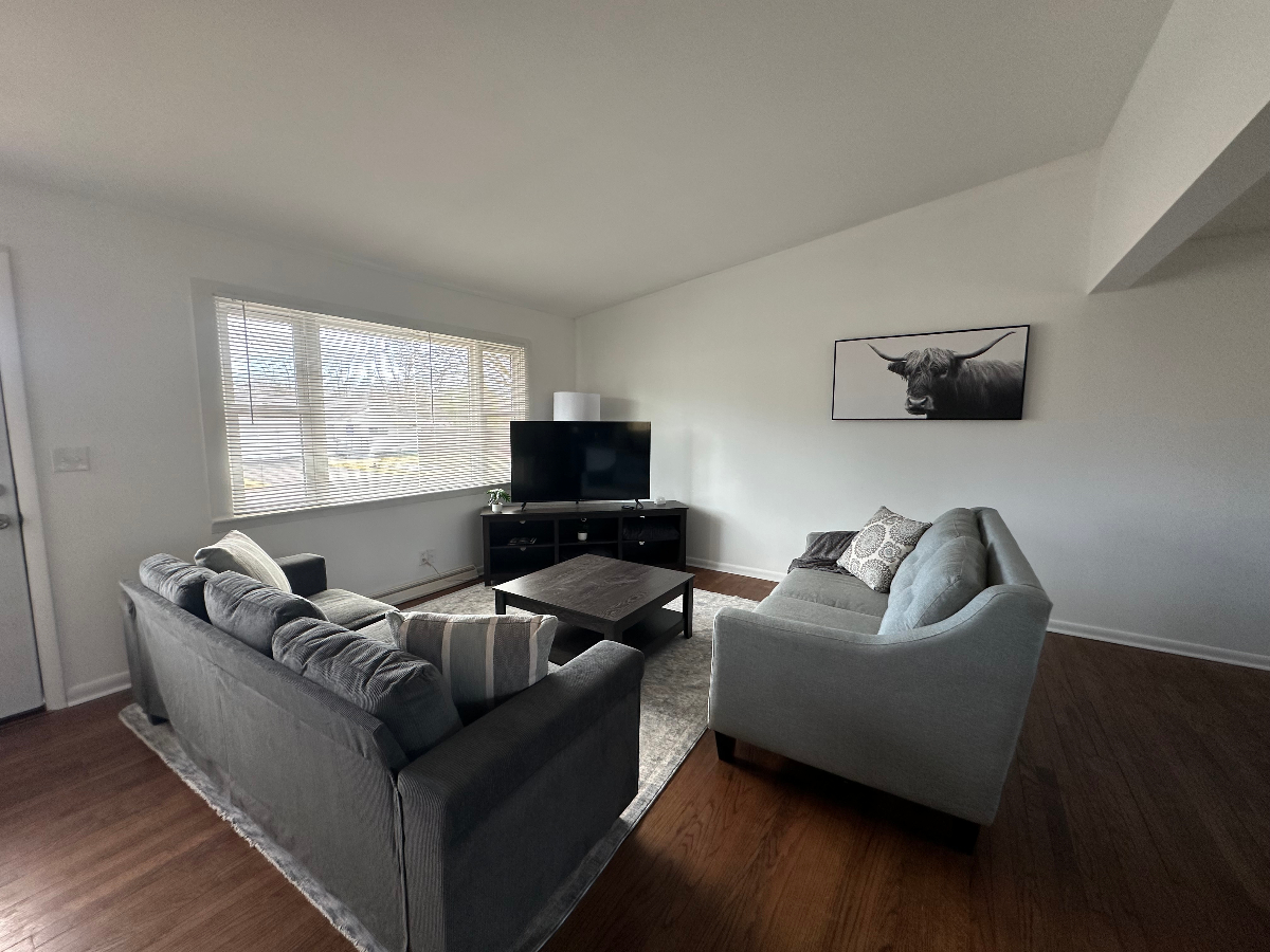 Newly remodeled home , close to Village and highway - Photo 3