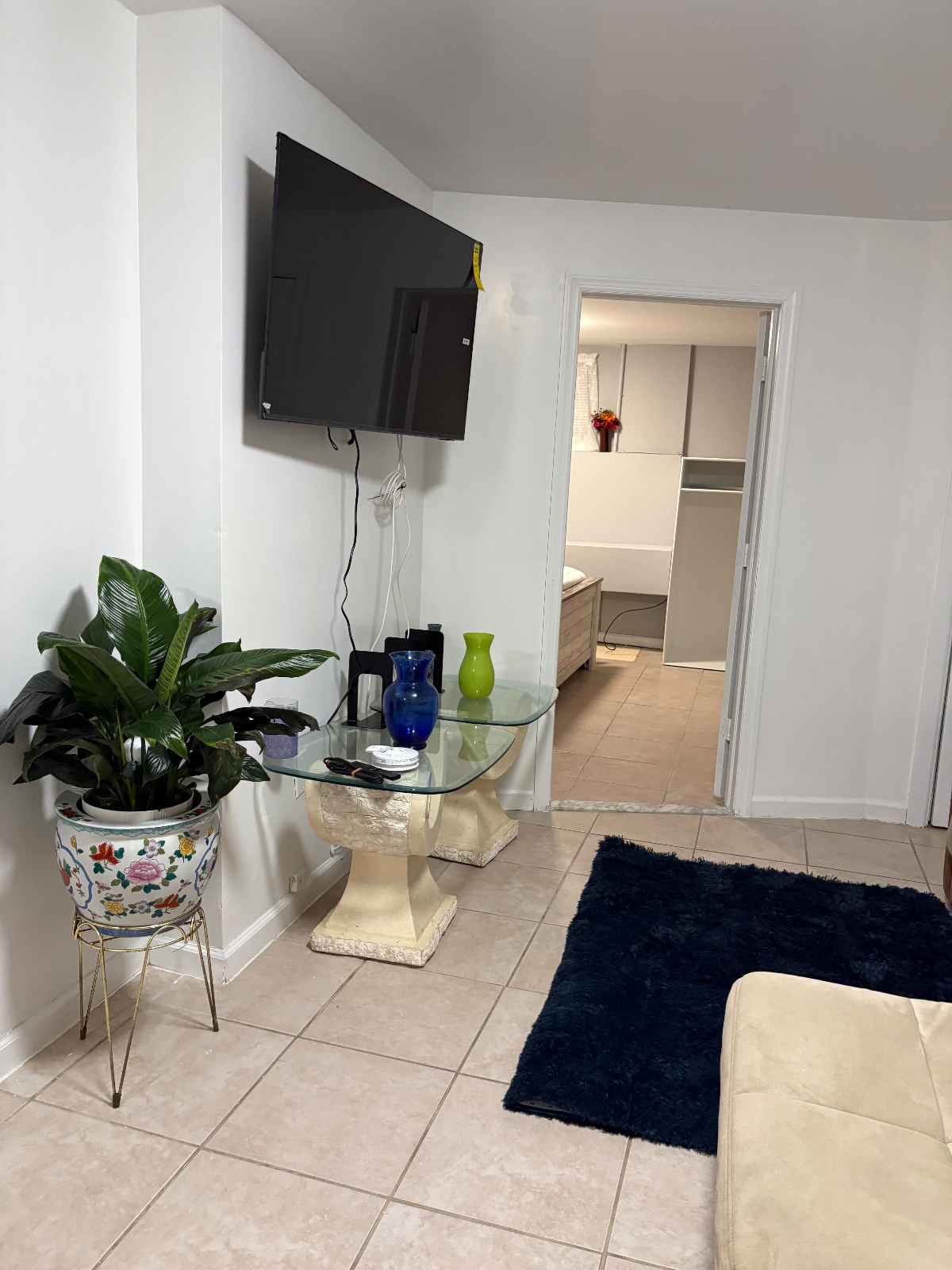 Newly Renovated 2BR 1BA Basement Apartment With Prime Location Near Major Hospitals And Transit - Photo 4