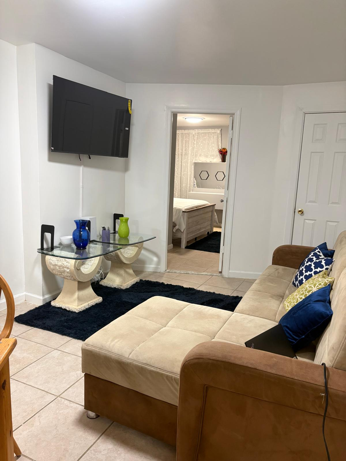 Newly Renovated 2BR 1BA Basement Apartment With Prime Location Near Major Hospitals And Transit - Photo 11