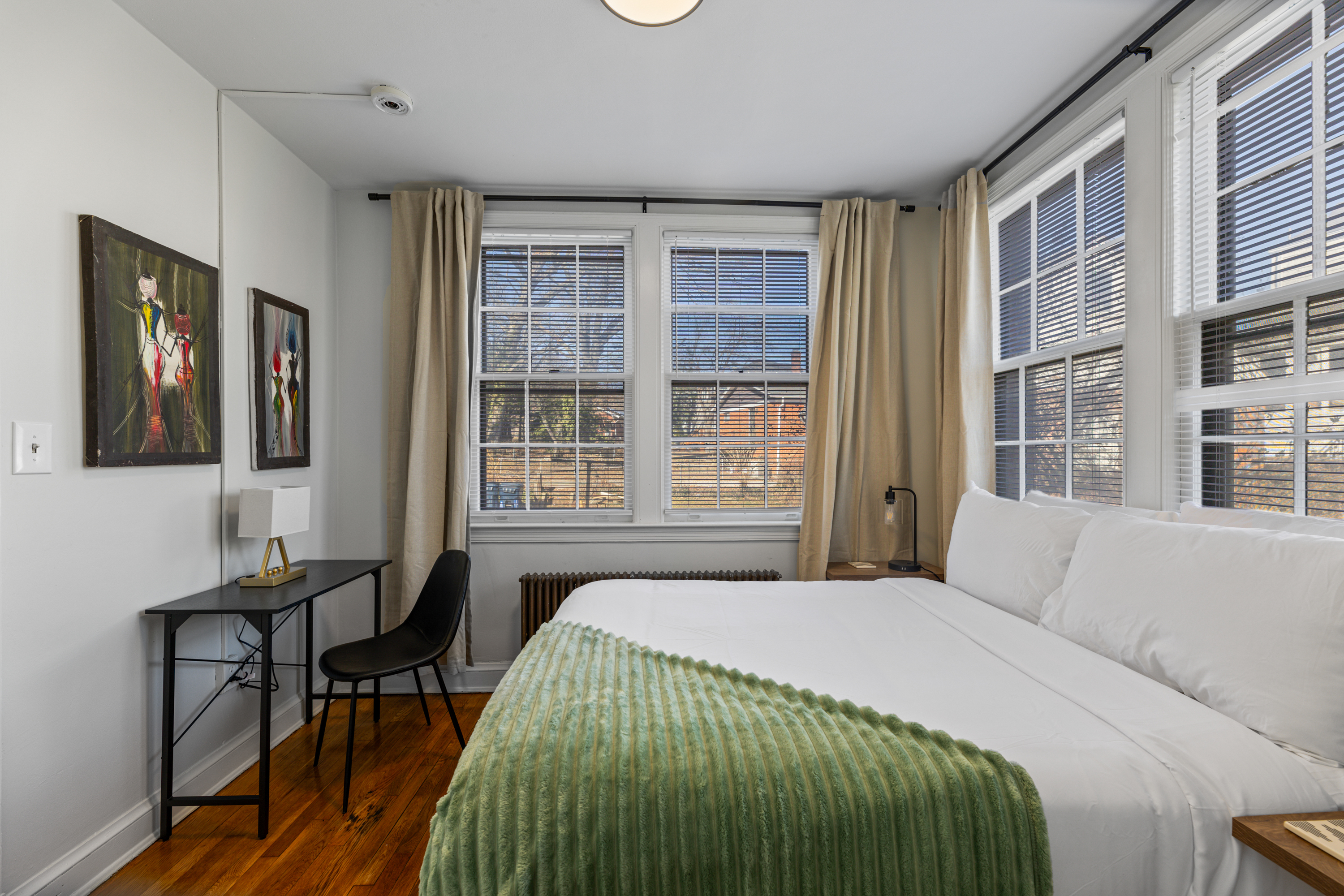2BR Apartment Near Metro & Downtown Parking - Photo 2