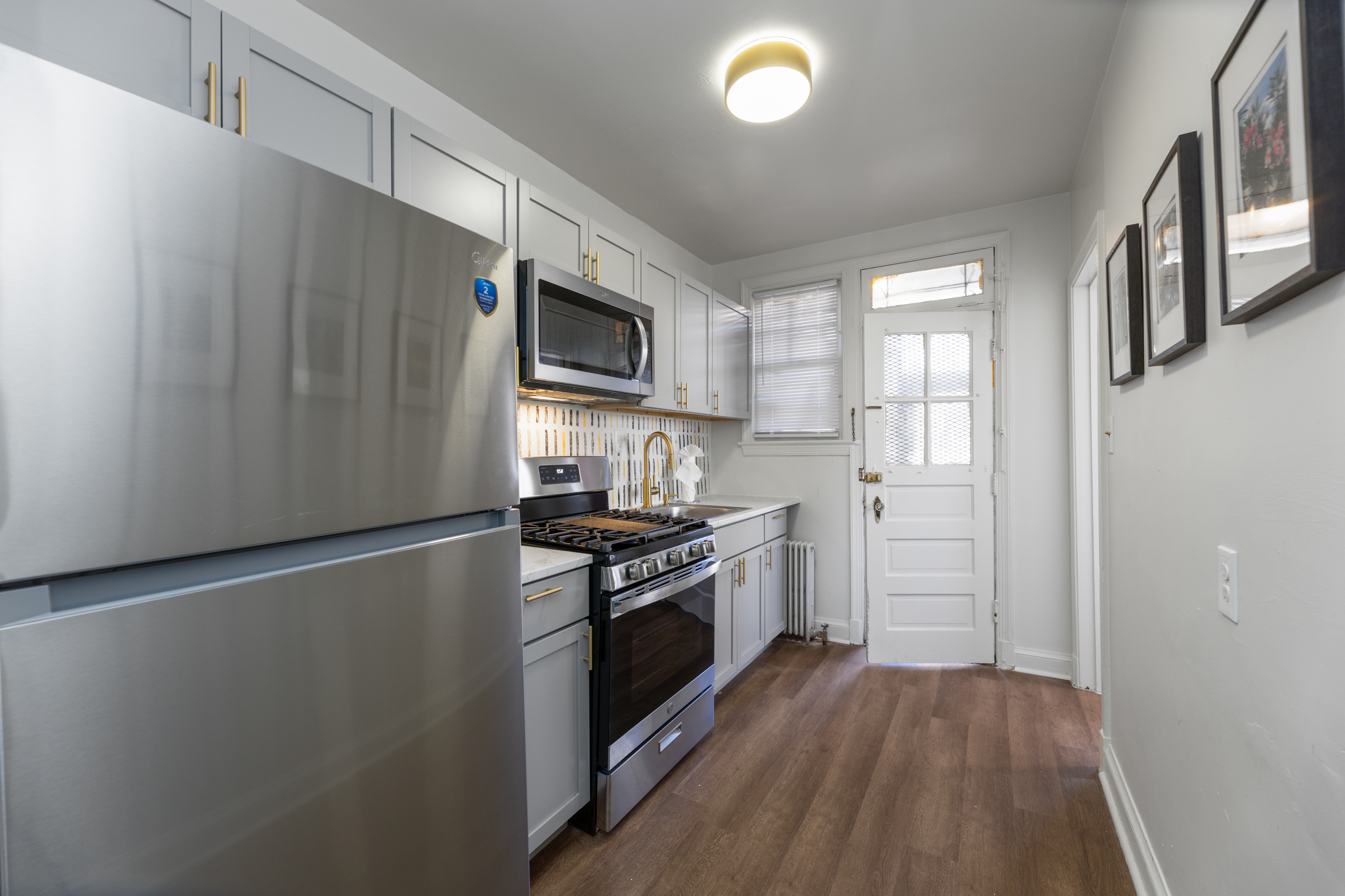 2BR Apartment Near Metro & Downtown  Parking - Photo 6