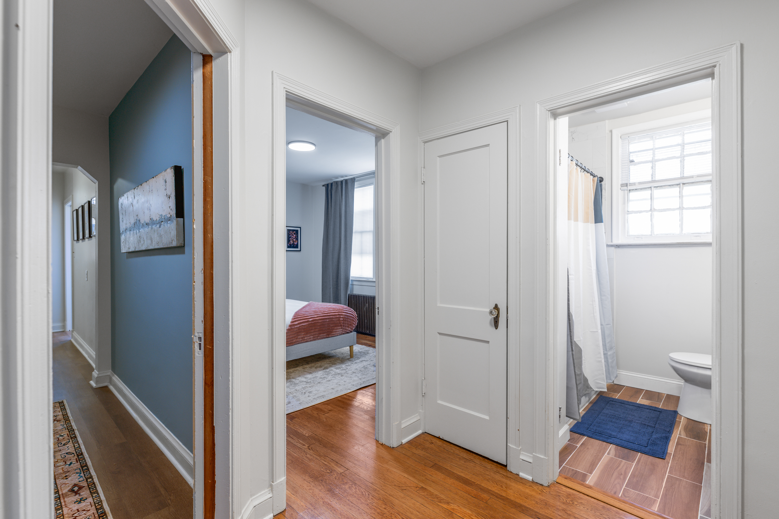 2BR Apartment Near Metro & Downtown Parking - Photo 5