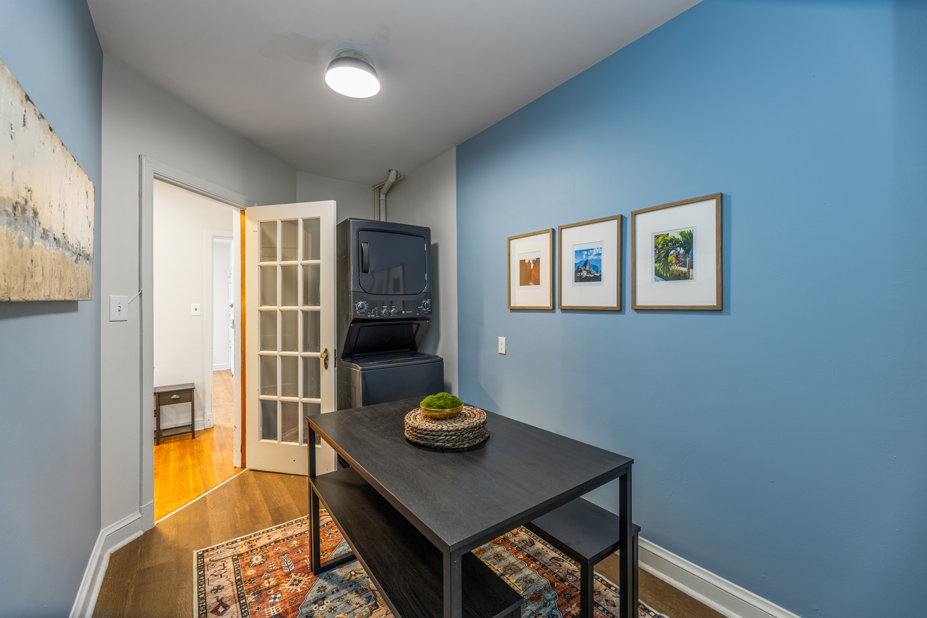 2BR Apartment Near Metro & Downtown Parking - Photo 3