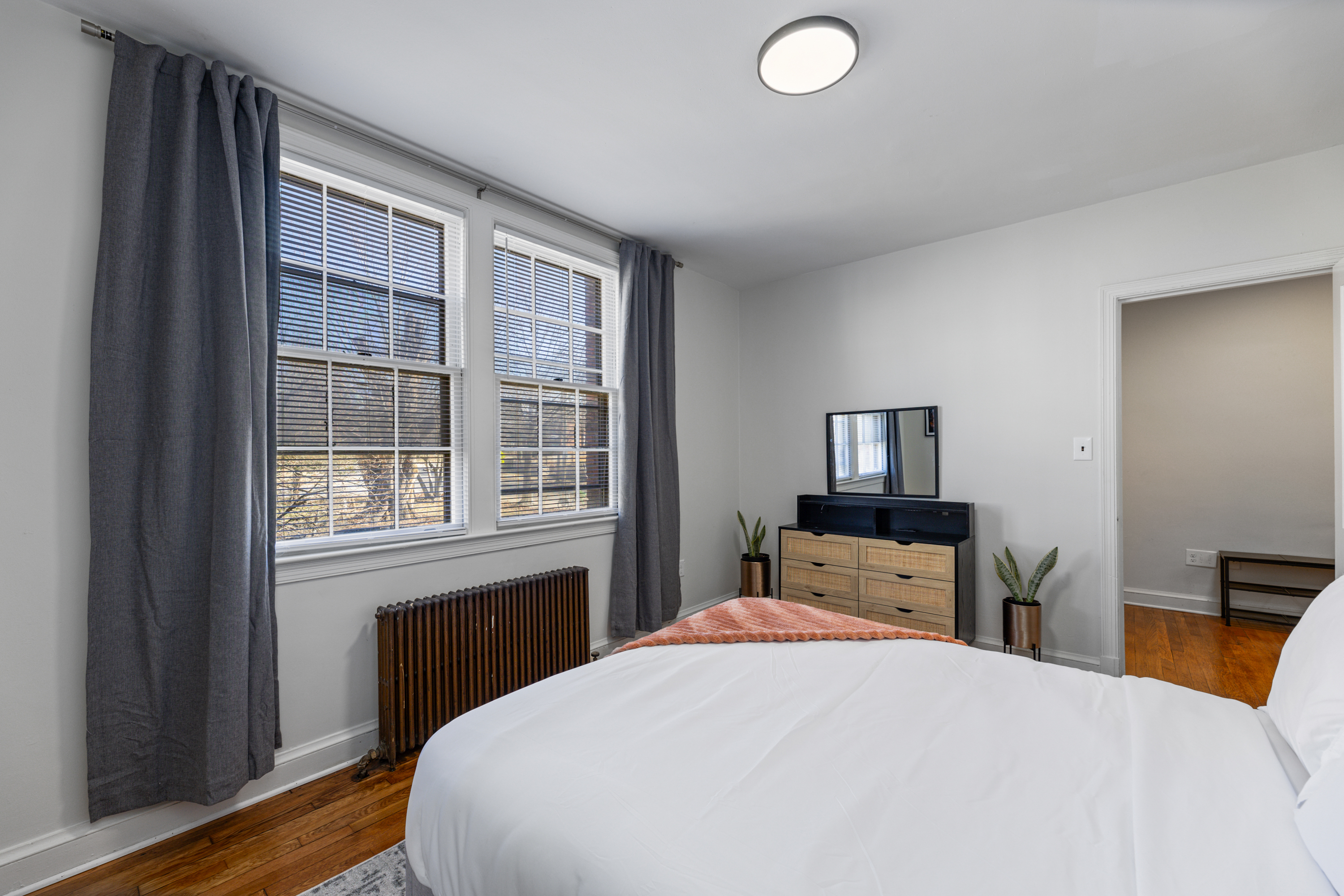 2BR Apartment Near Metro & Downtown  Parking - Photo 9