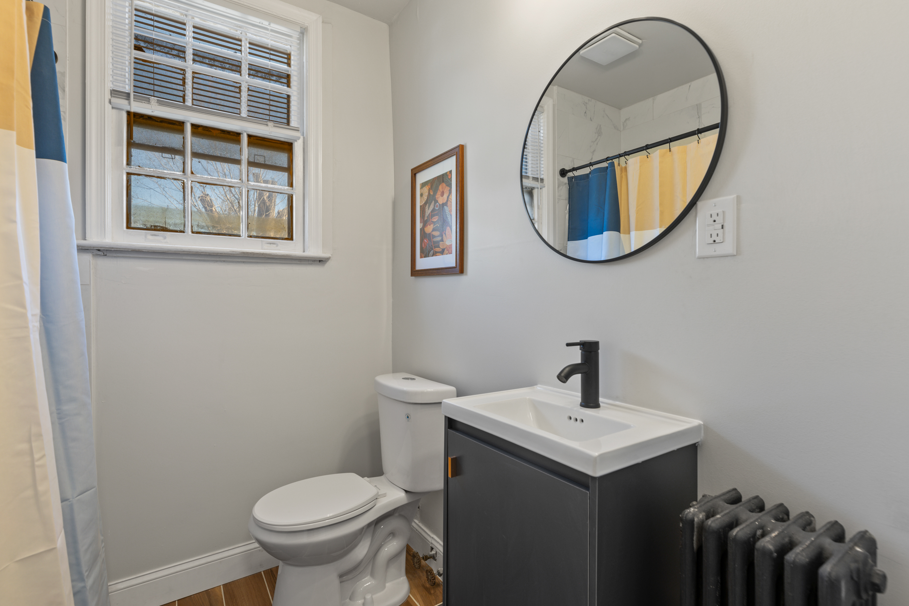 2BR Apartment Near Metro & Downtown Parking - Photo 1