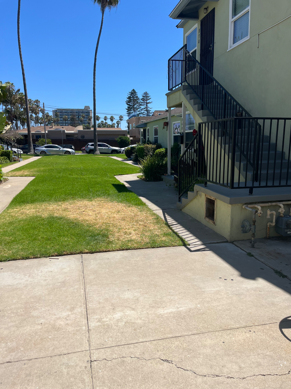 1 bedroom 1 bathroom apartment steps from the beach - Photo 1