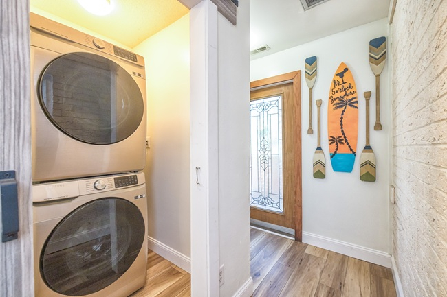 Luxury Cabin w/ Private Sauna, Deck, Fenced Backyard in Quiet & Safe Neighborhood - Photo 7