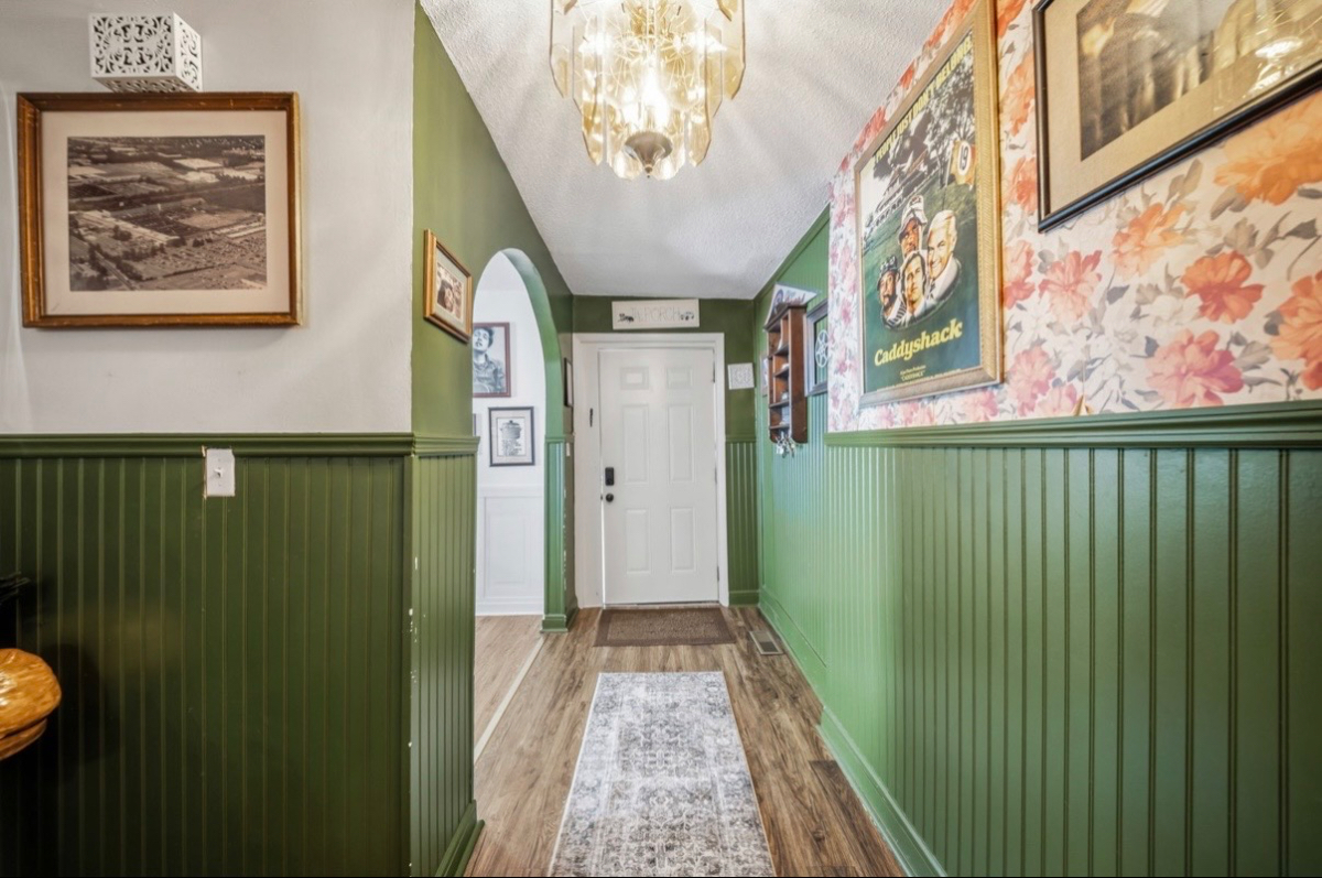NEWLY RENOVATED 2 Bedroom Apt in Historic Downtown - Photo 2