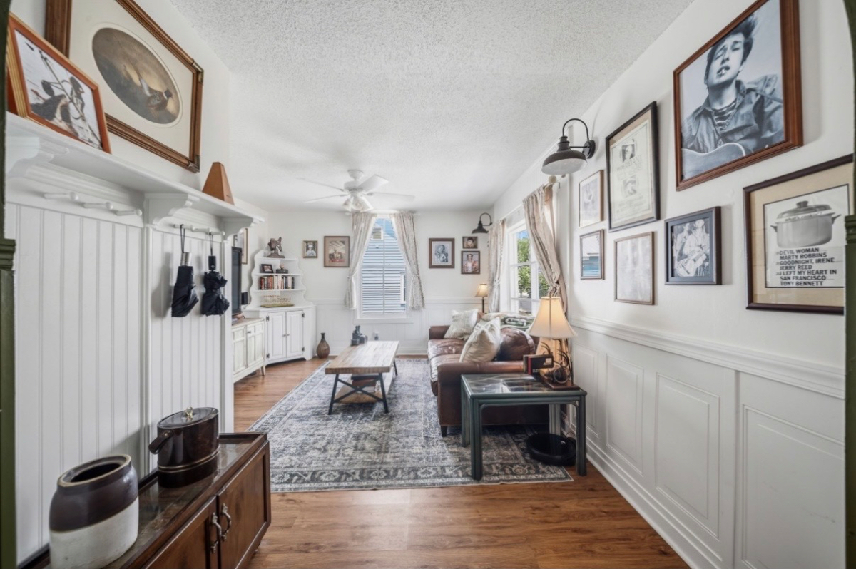 NEWLY RENOVATED 2 Bedroom Apt in Historic Downtown - Photo 3