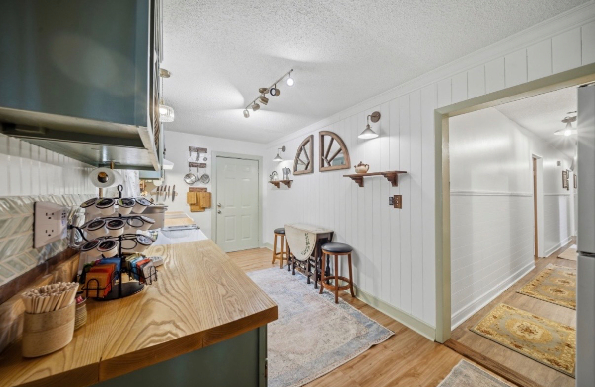 NEWLY RENOVATED 2 Bedroom Apt in Historic Downtown - Photo 11