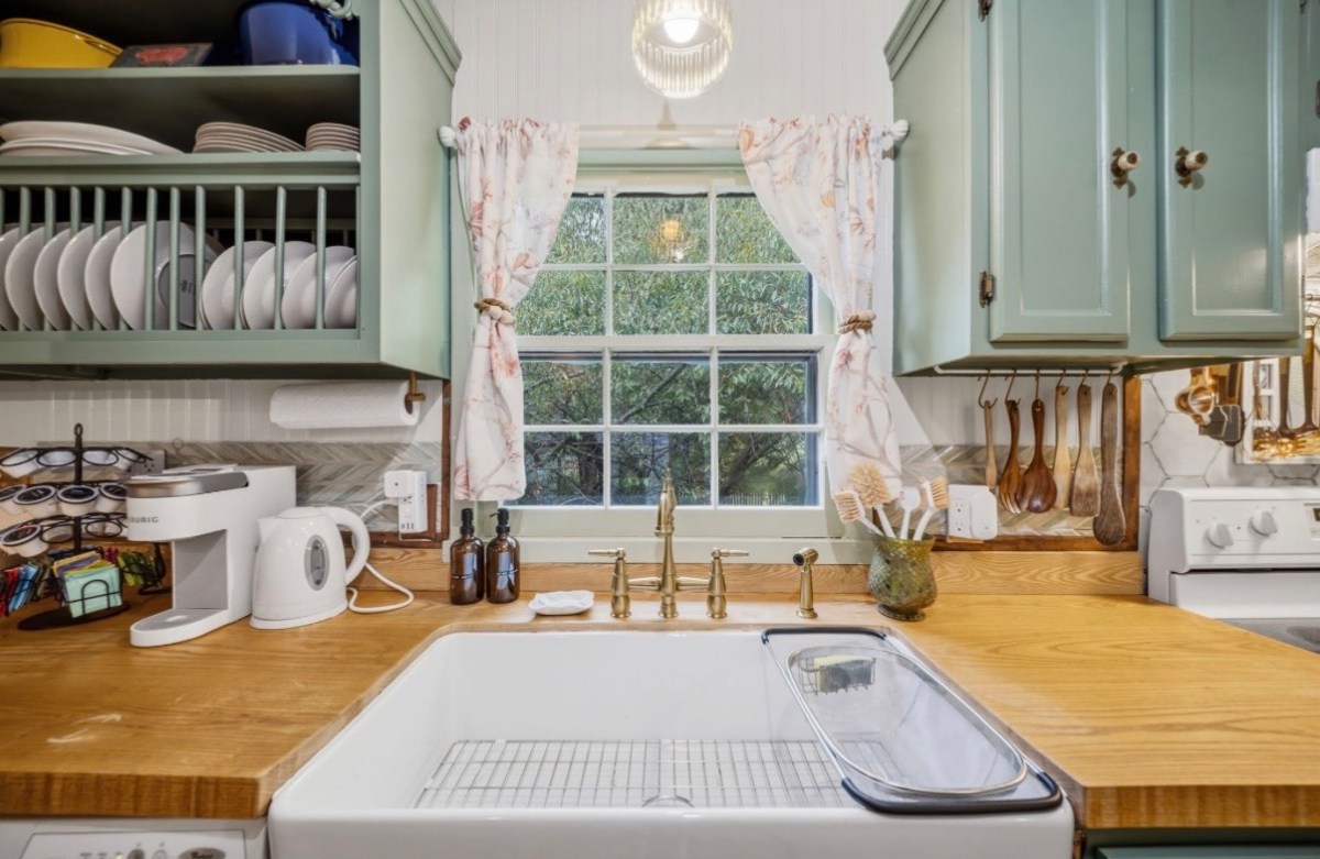 NEWLY RENOVATED 2 Bedroom Apt in Historic Downtown - Photo 8