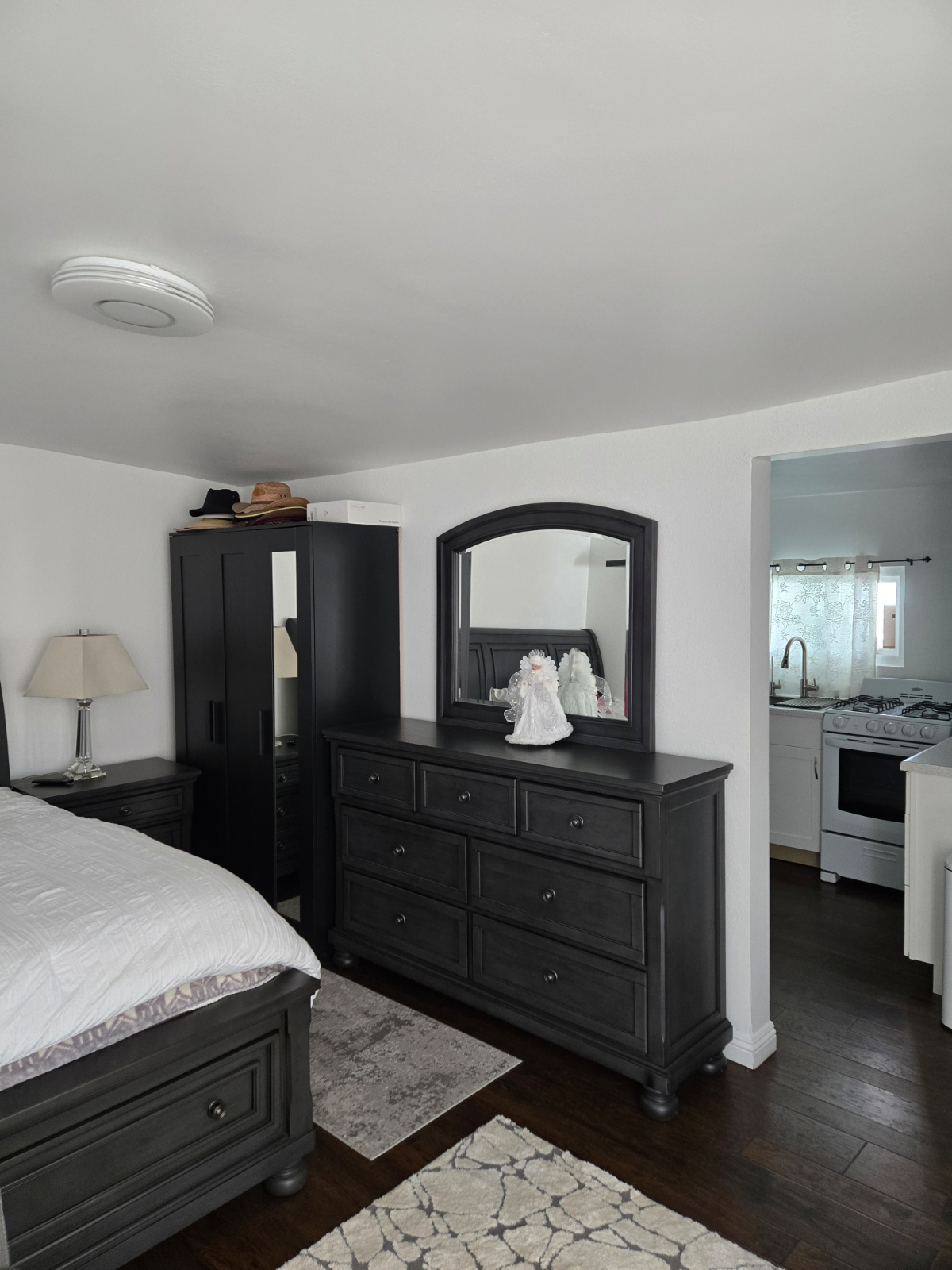 Room - Photo 3