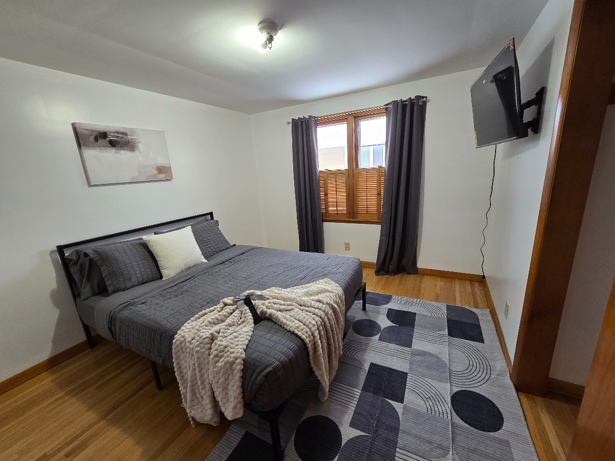 Fully furnished mid-term house with three private rooms - Photo 2
