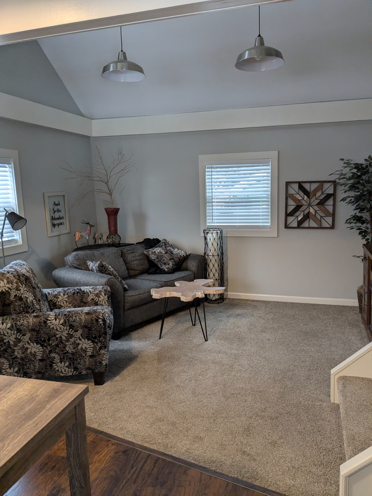 An Attractive, Comfortably Equipped, Fully Furnished Apartment in Quiet Lockport Neighborhood - Photo 2
