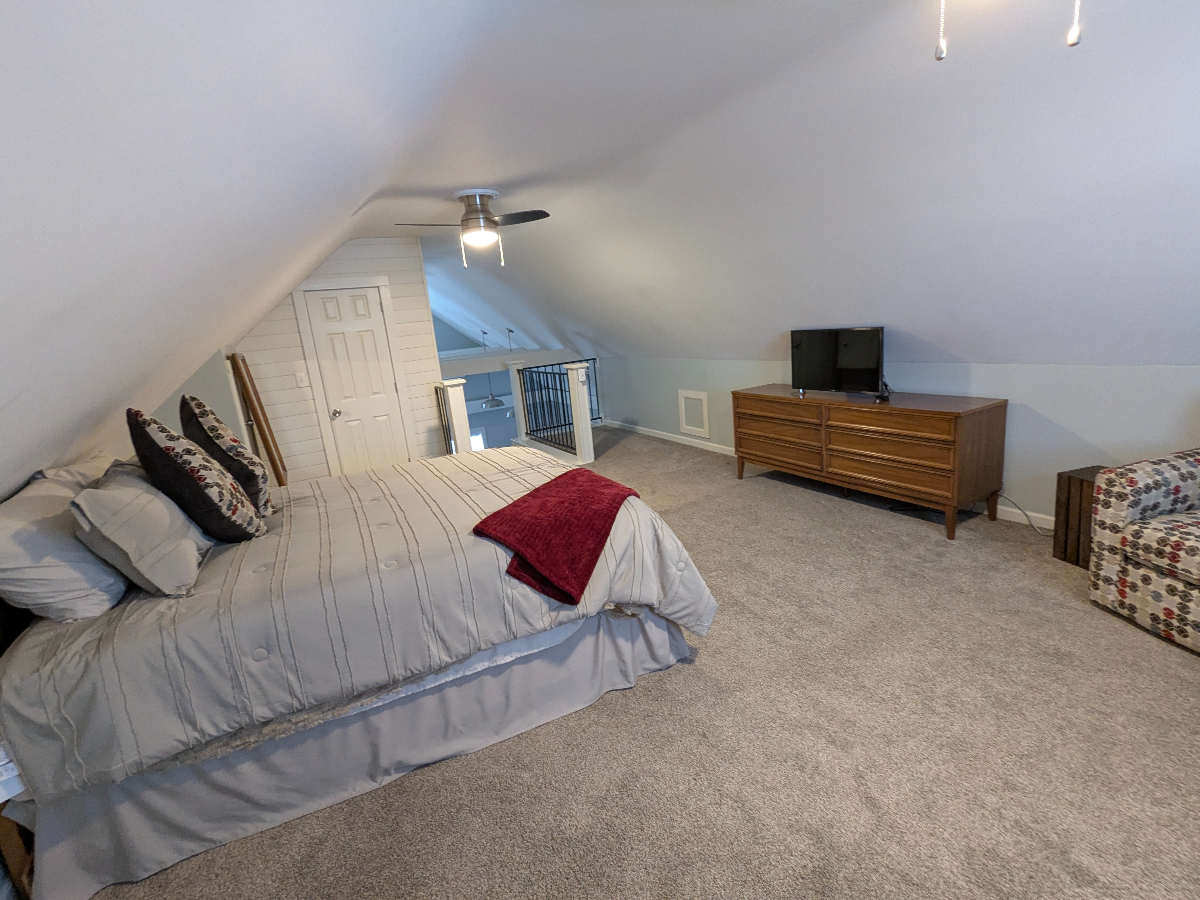 An Attractive, Comfortably Equipped, Fully Furnished Apartment in Quiet Lockport Neighborhood - Photo 4