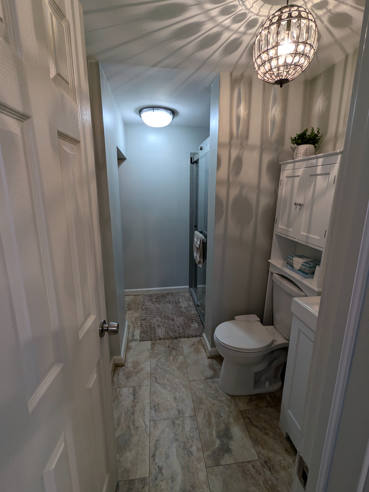 An Attractive, Comfortably Equipped, Fully Furnished Apartment in Quiet Lockport Neighborhood - Photo 7