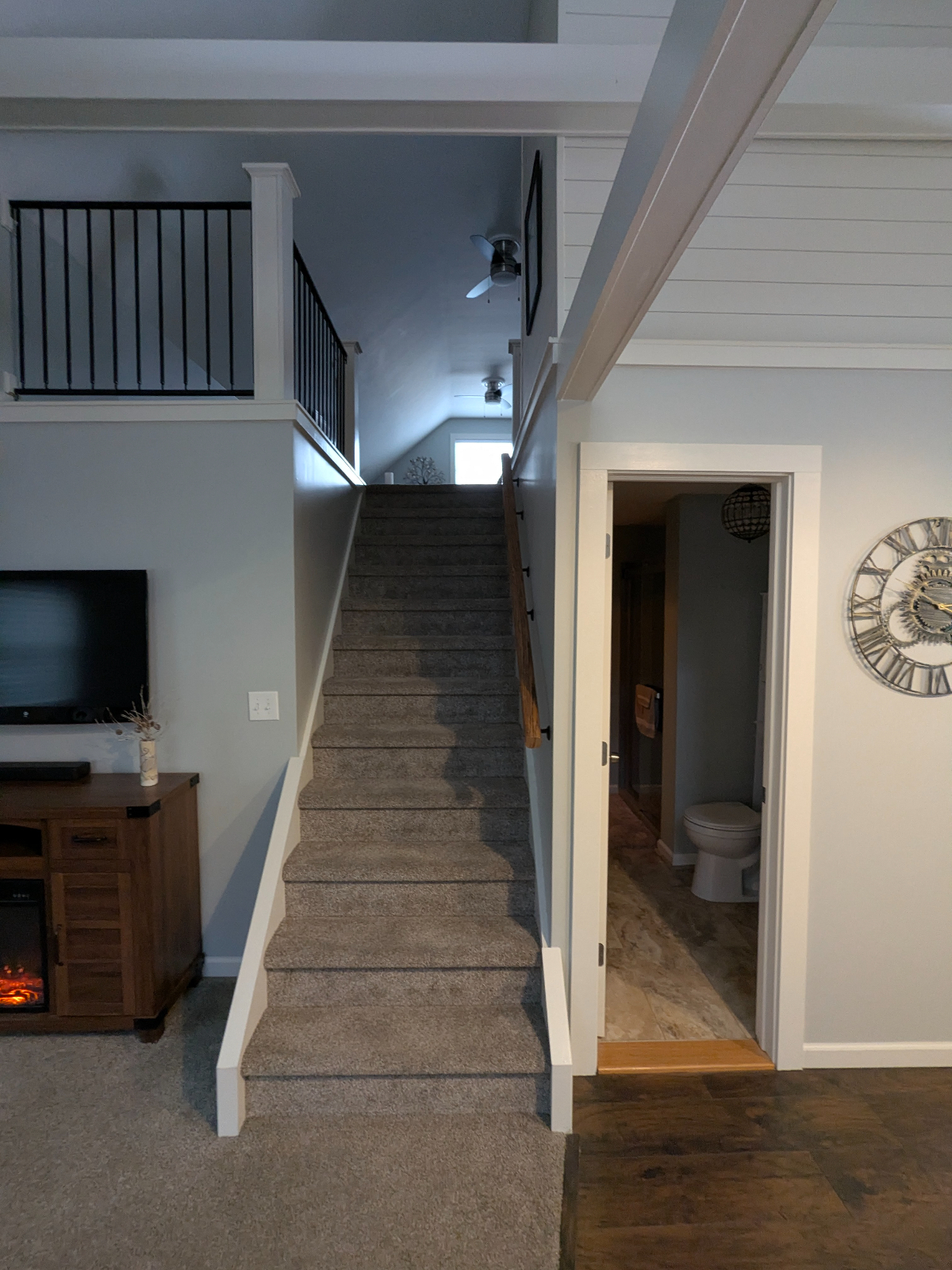 An Attractive, Comfortably Equipped, Fully Furnished Apartment in Quiet Lockport Neighborhood - Photo 8