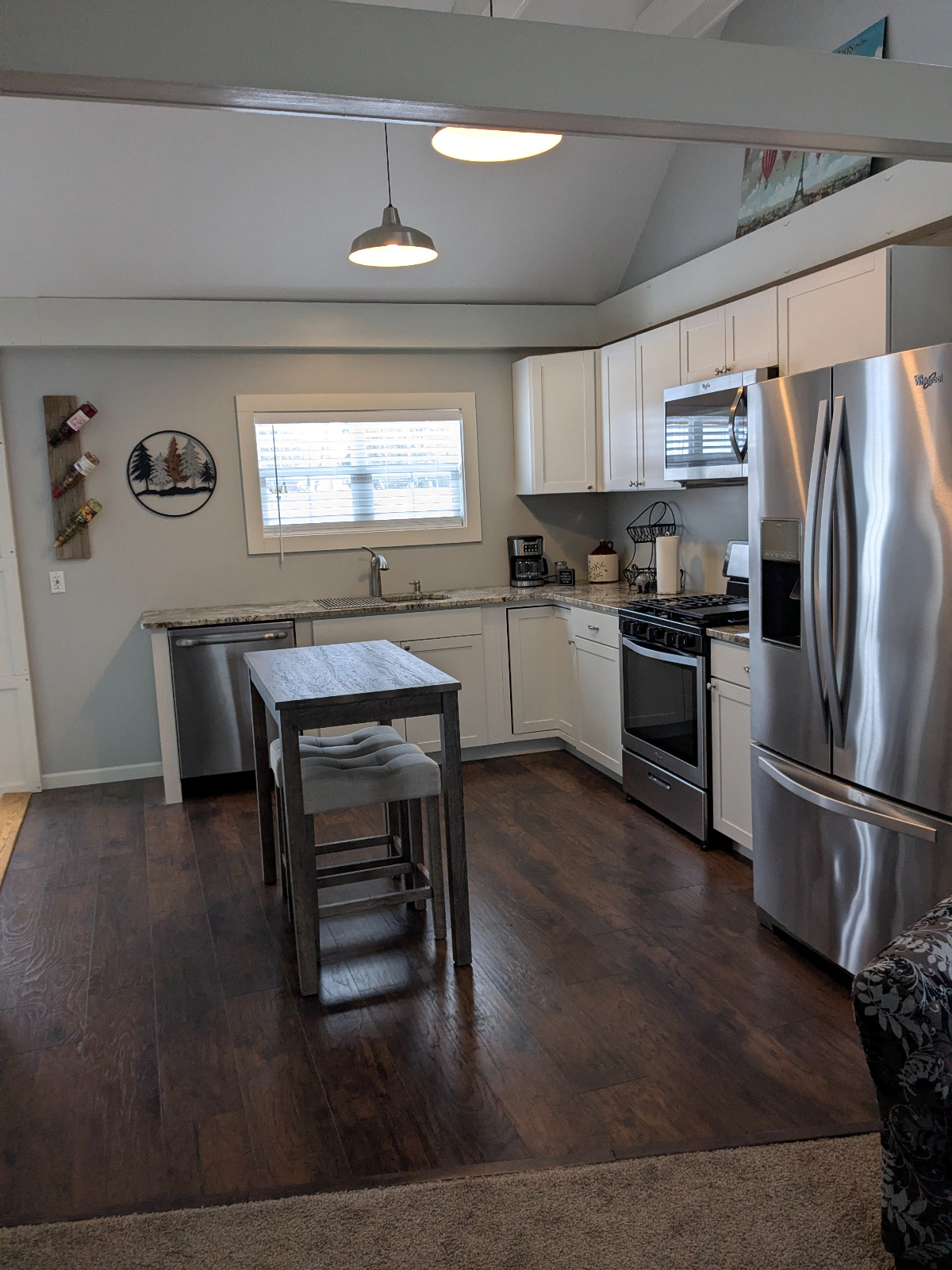 An Attractive, Comfortably Equipped, Fully Furnished Apartment in Quiet Lockport Neighborhood - Photo 9