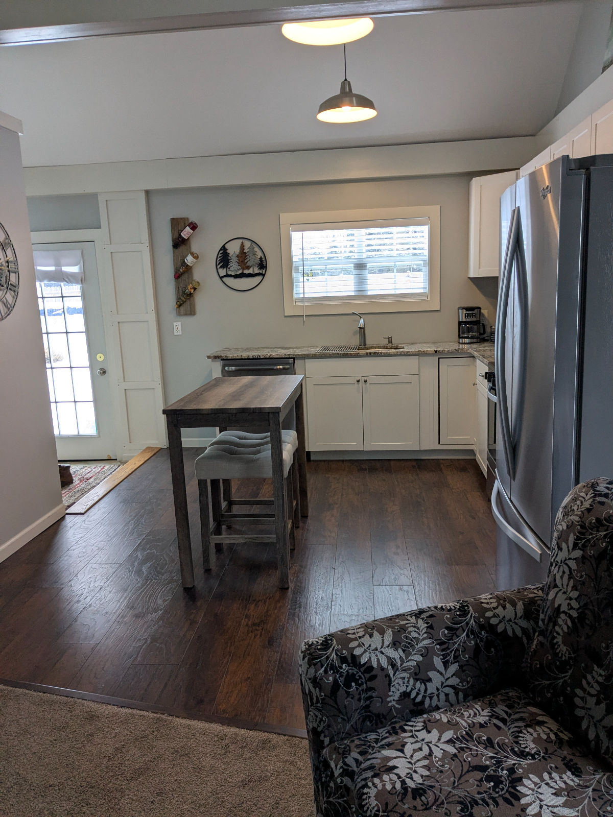An Attractive, Comfortably Equipped, Fully Furnished Apartment in Quiet Lockport Neighborhood - Photo 10