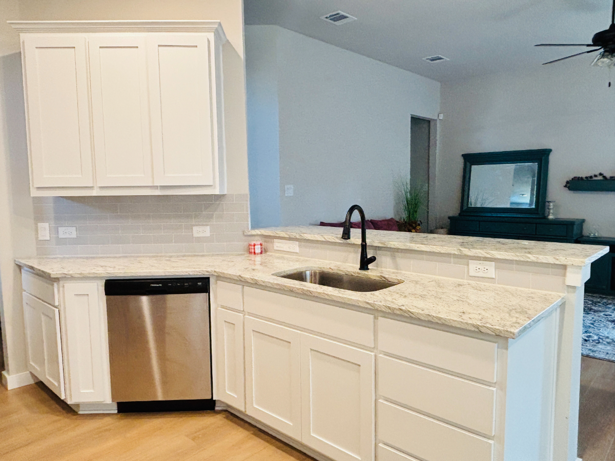 House for rent - Photo 2