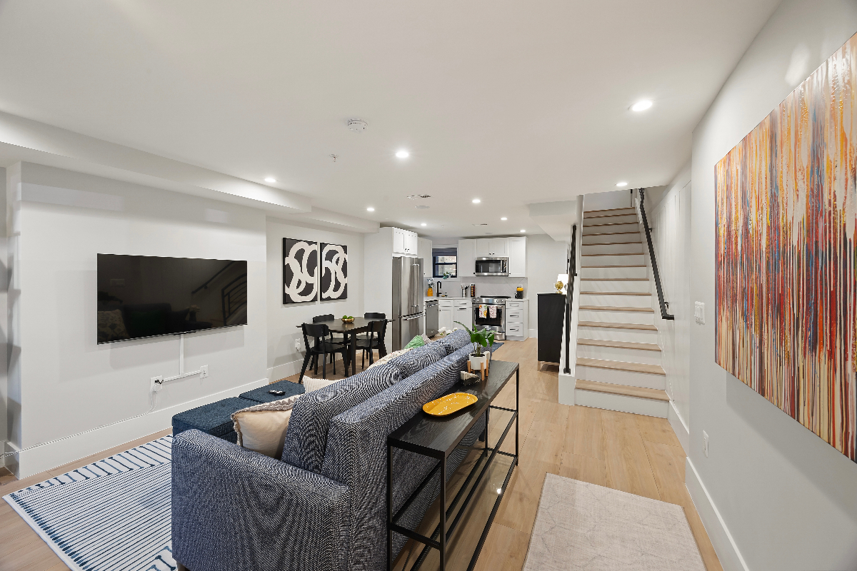900sf Garden Suite | Mins to Hospitals | 2b/1ba - Queen&King | Indep HVAC & W/D | Fully Furnished w/ - Photo 2