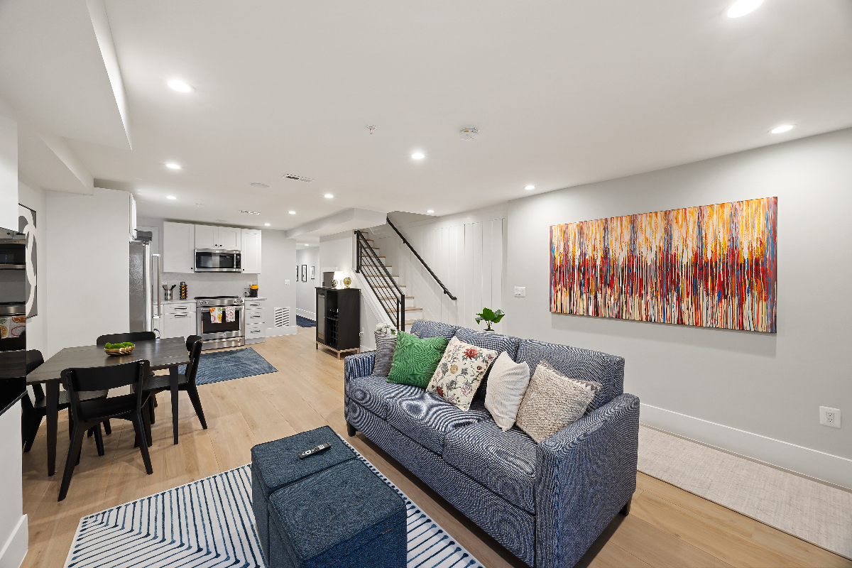 900sf Garden Suite | Mins to Hospitals | 2b/1ba - Queen&King | Indep HVAC & W/D | Fully Furnished w/ - Photo 5