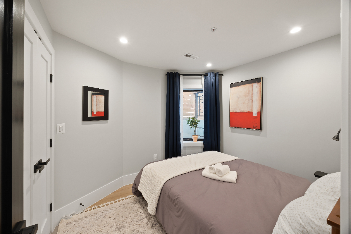 900sf Garden Suite | Mins to Hospitals | 2b/1ba - Queen&King | Indep HVAC & W/D | Fully Furnished w/ - Photo 12