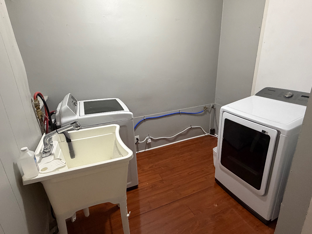 2 minutes from Rochester General - Upstairs Unit - Quiet Neighborhood - Photo 2