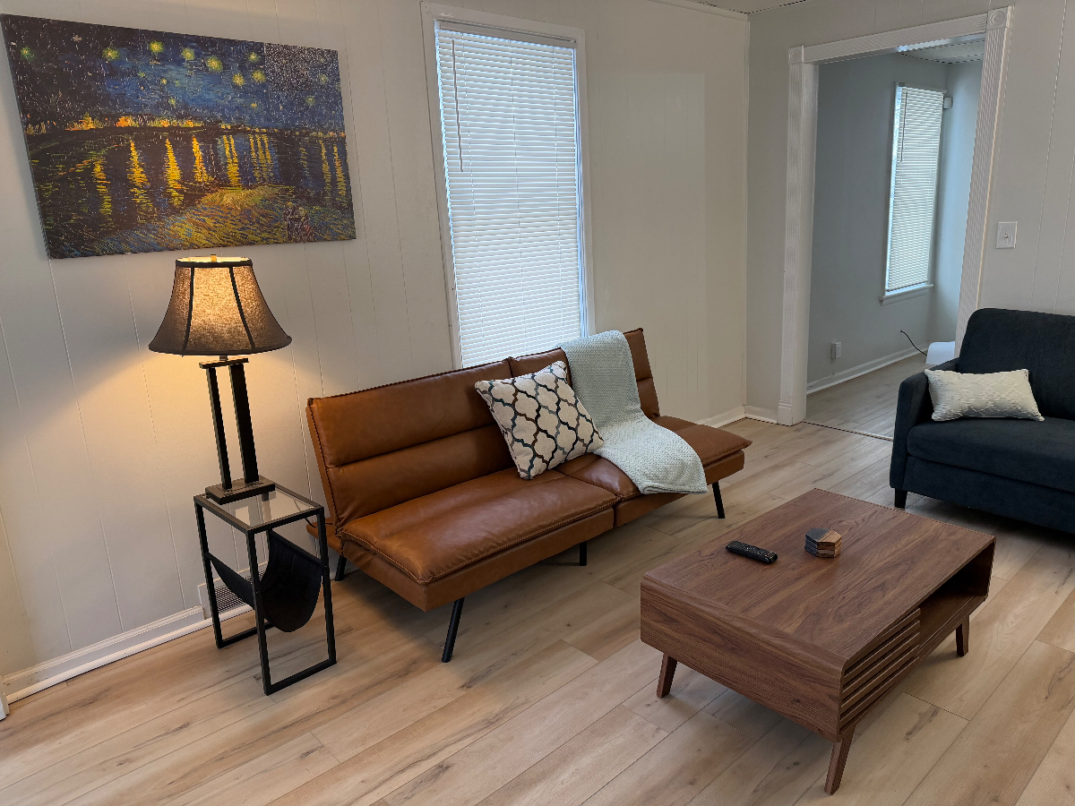 2 minutes from Rochester General - Upstairs Unit - Quiet Neighborhood - Photo 6