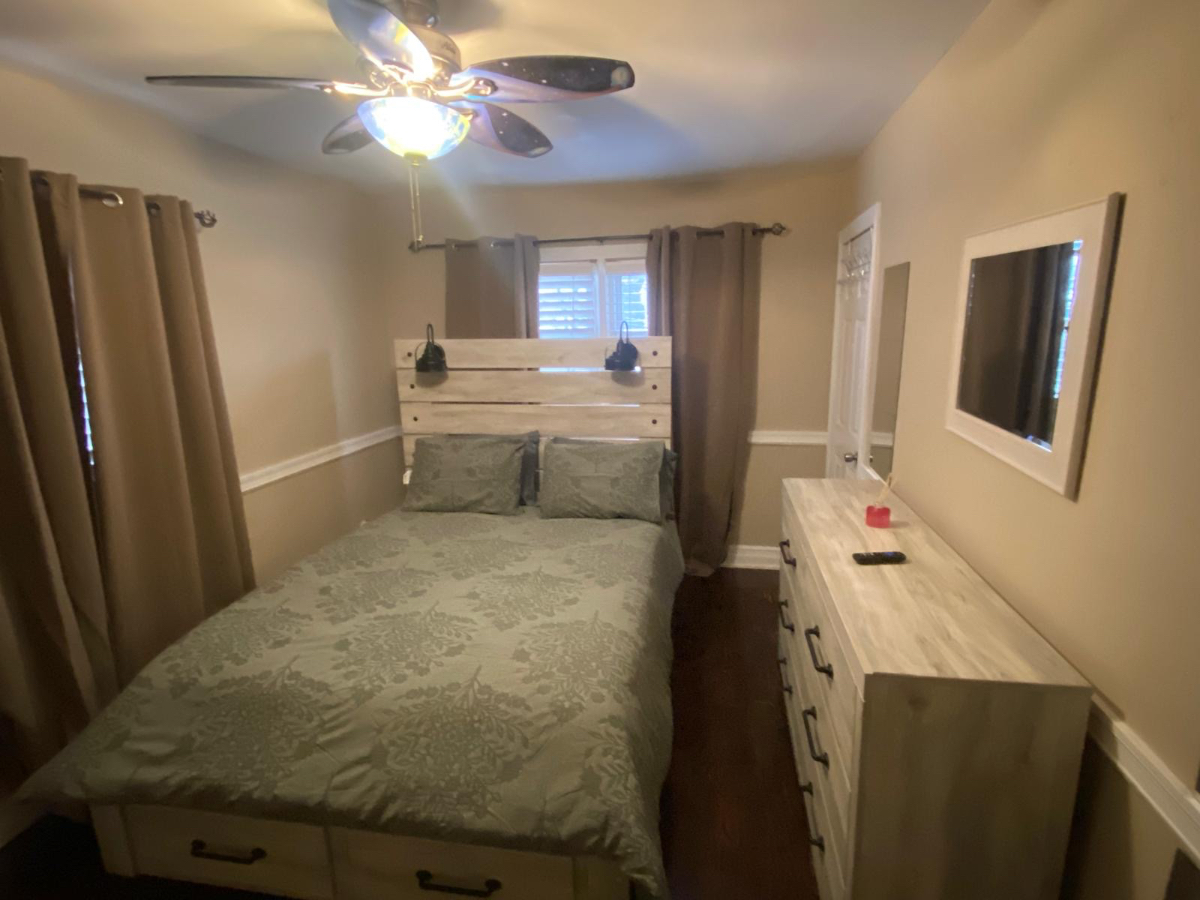 Furnished One Bedroom - Photo 2
