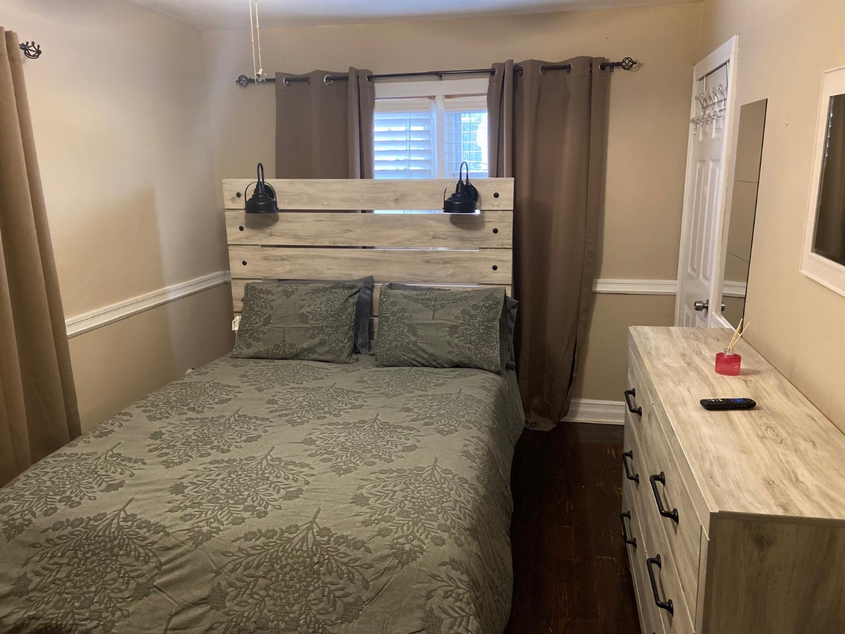 Furnished One Bedroom - Photo 3