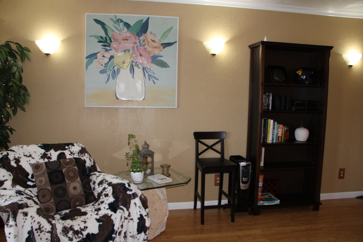 Terminal-Side Luxury 6-Person Spa, Private Bar and Pro-Managed - Photo 4