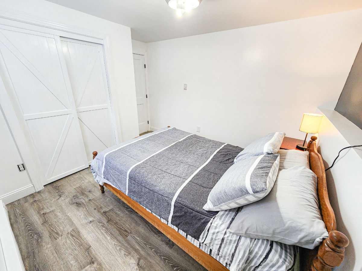 Renovated 2 bed apartment - Photo 2