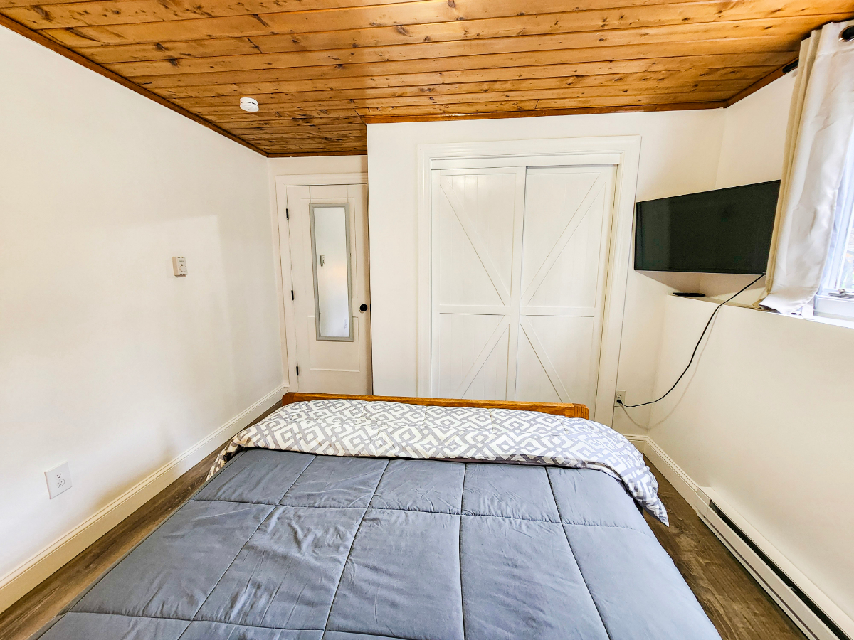 Renovated 2 bed apartment - Photo 6