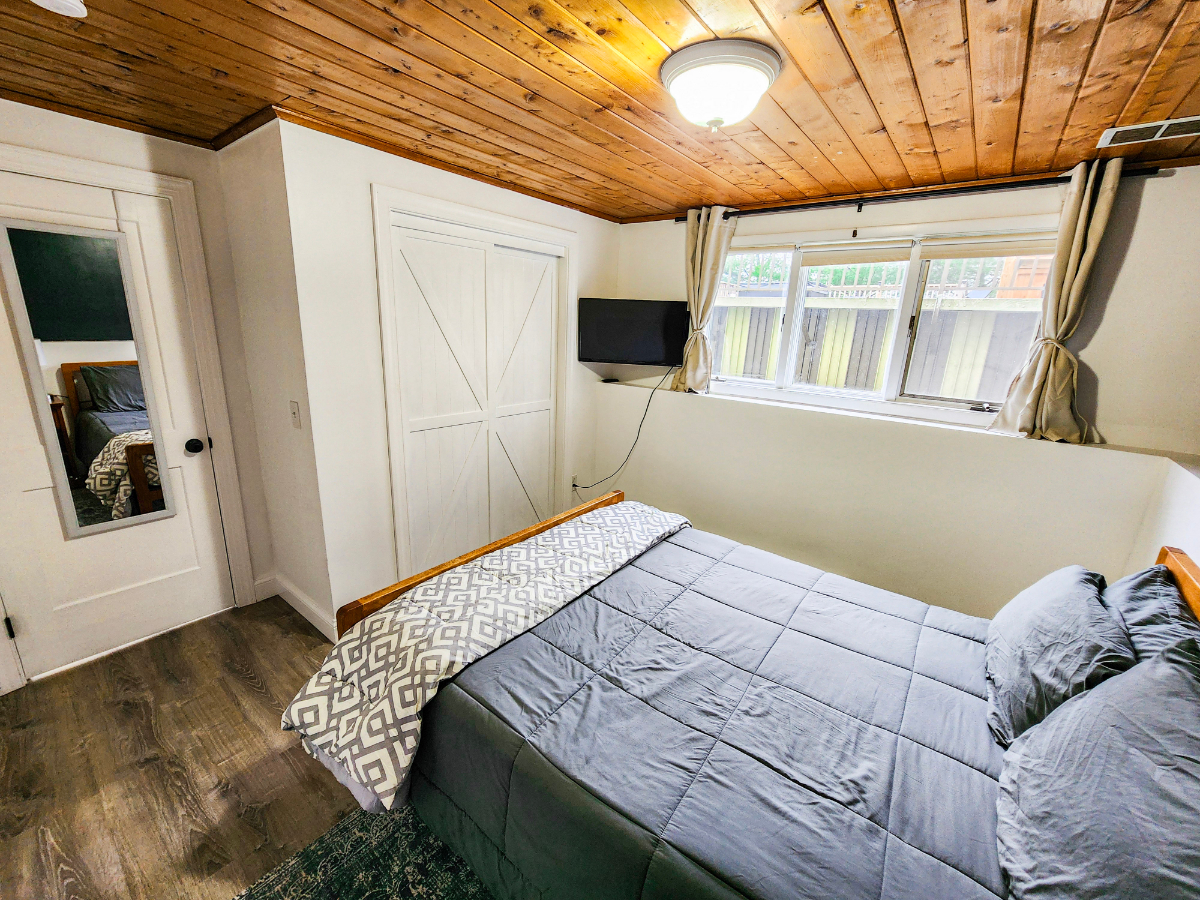 Renovated 2 bed apartment - Photo 5