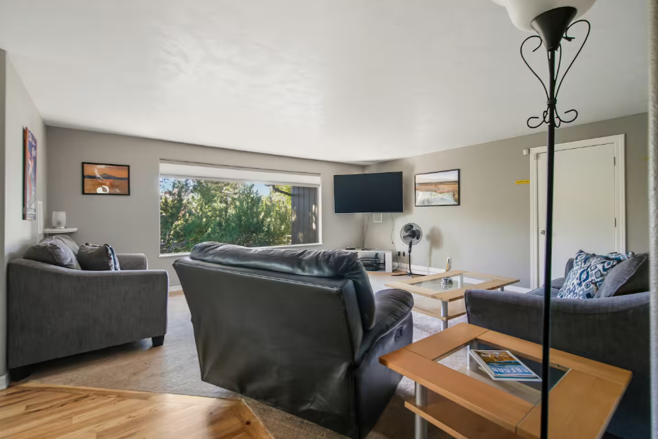 Spacious Old Mill Duplex - Unit A - Photo 2