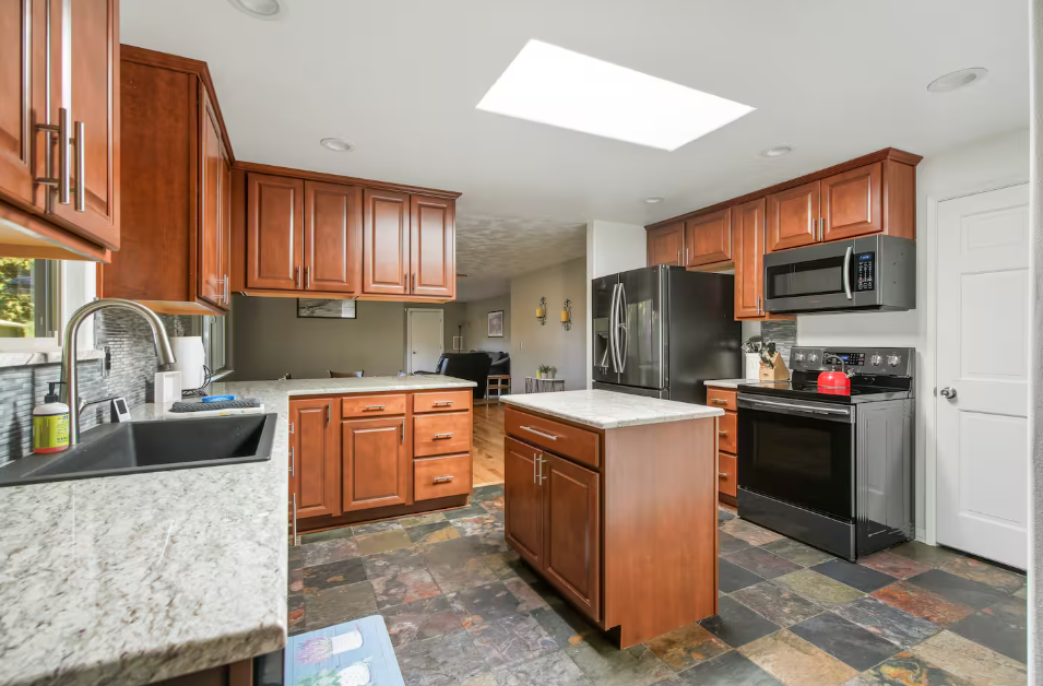 Spacious Old Mill Duplex - Unit A - Photo 6