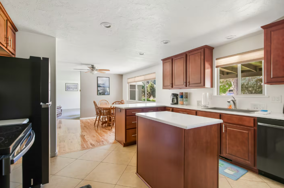 Spacious Old Mill Duplex - Unit A - Photo 2